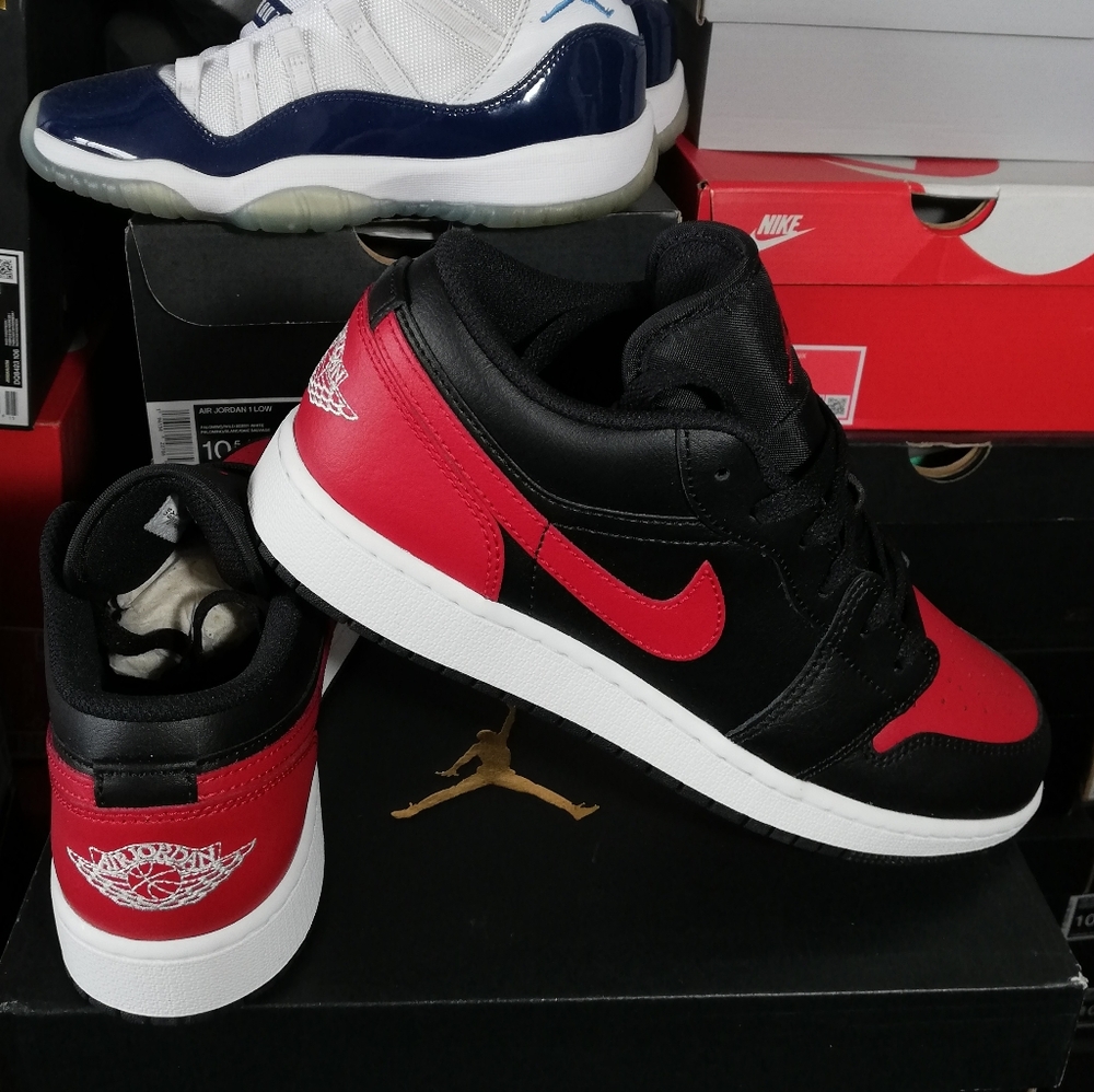 AIR JORDAN 1 LOW BLACK/VARISTY RED WOMEN US SIZE 7.5 BRAND NEW IN BOX